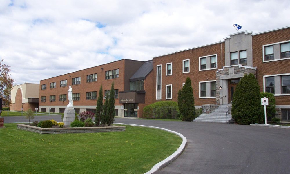entree et parking college notre dame de lourdes
